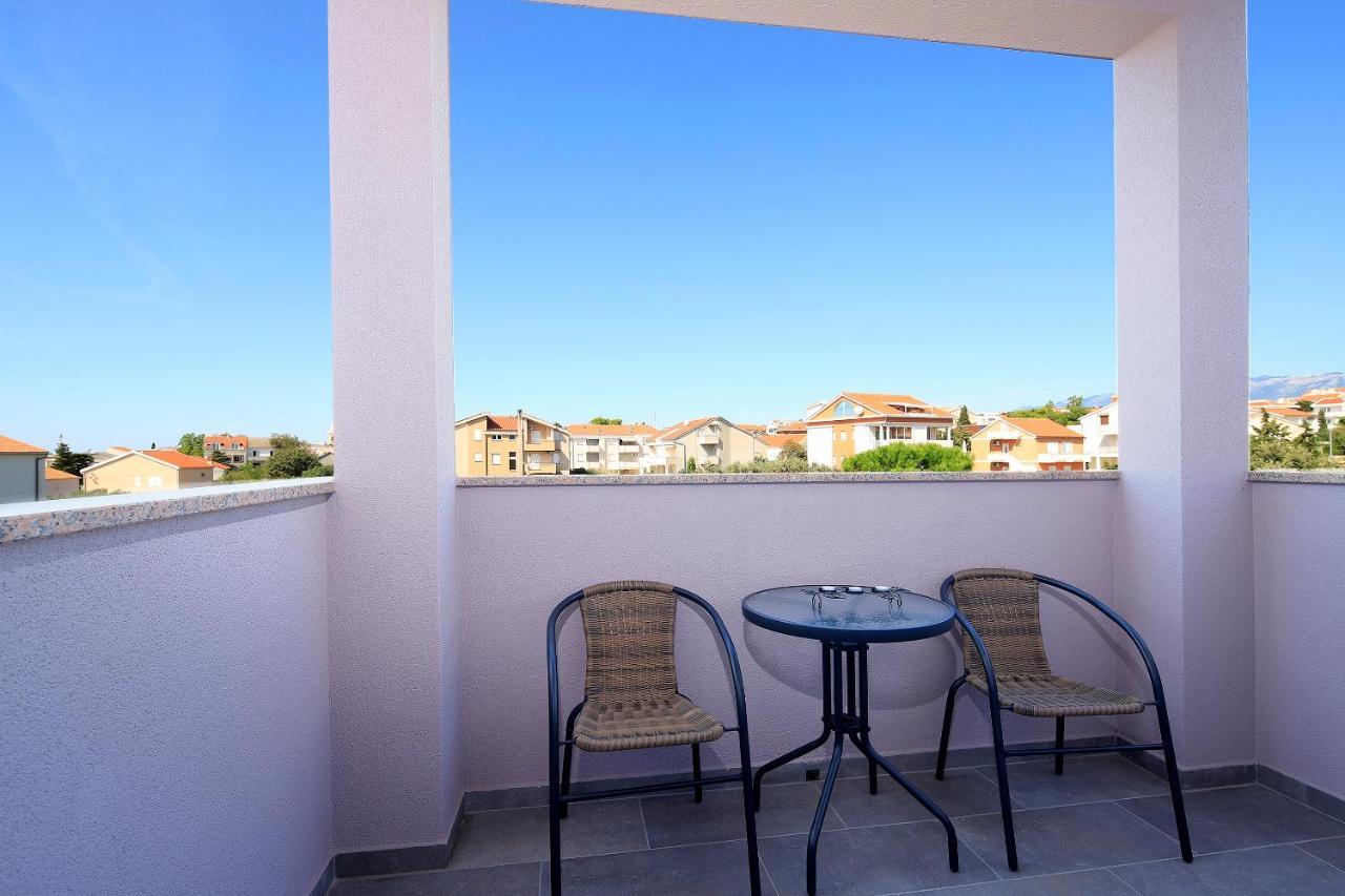 Apartments Lola Novalja Exterior foto